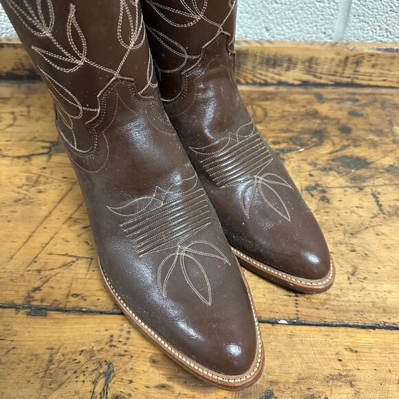 New Olathe Deadstock Western Riding Boots Mens Sz 6.5B Brown Leather Embroidered main image 14